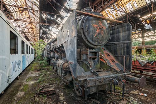 Verloren plaats - Verlaten locomotieven in het Oostblok
