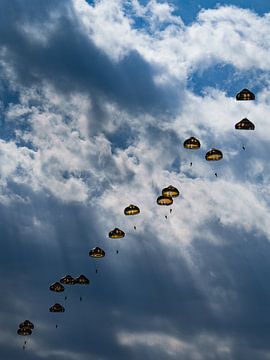 Landung von Fallschirmjägern von Geerten Teekens