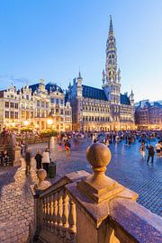 Grote Markt in Brussel in de avonduren van Werner Dieterich