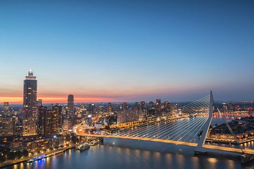 Rotterdam in het blauwe uur vanaf WPC