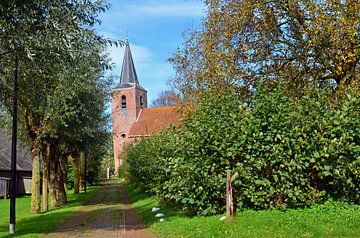 De scheve kerktoren van Eenum in de provincie Groningen van Gert Bunt