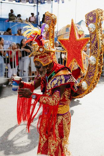 Carnavalskostuum met rode ster – Curaçao Carnival in Willemstad