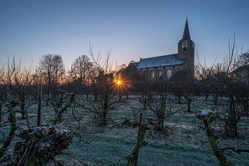 Zonsopkomst bij kerk Erichem van Moetwil en van Dijk - Fotografie