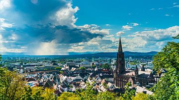 Duitsland, Freiburg im Breisgau, Regen en onweer in de zomer van adventure-photos