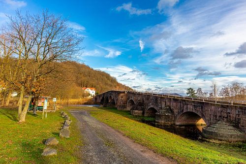 Historische Werrabrug op de grens tussen Thüringen en Hessen
