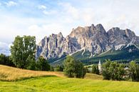 Cortina d'Ampezzo stadsaanzicht met bergen van Gerben Tiemens thumbnail