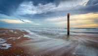 Bewegende zee tijdens zonsondergang Texel van Martijn van Dellen thumbnail