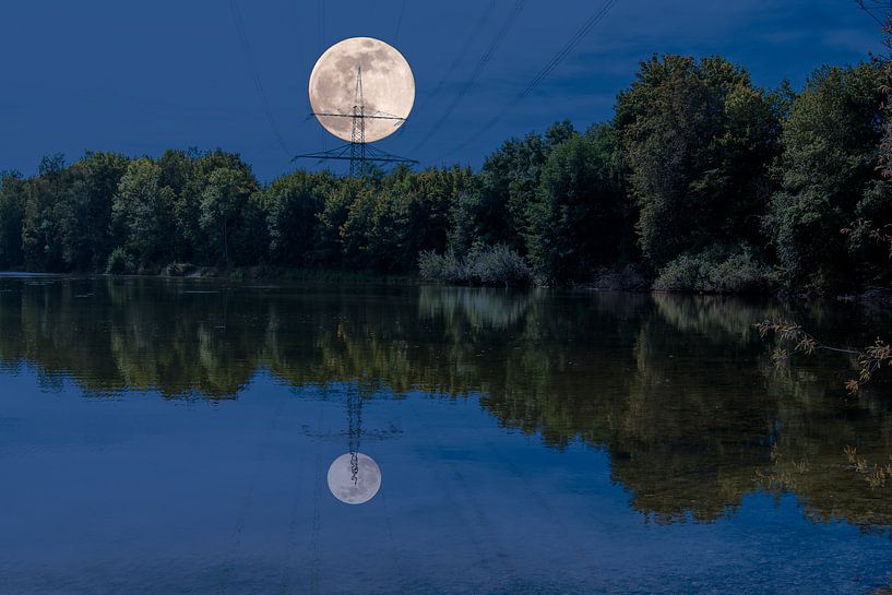 Concept natuur : Maan over het meer van Photoart-Naegele