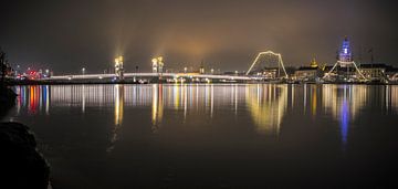 Skyline von Kampen an der IJssel bei Nacht von Sjoerd van der Wal Fotografie