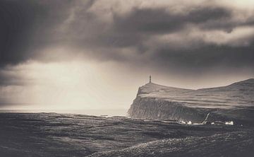 Neist Point - klif in idyllisch Schotland bij de Highlands op het eiland Skye. van Jakob Baranowski - Photography - Video - Photoshop