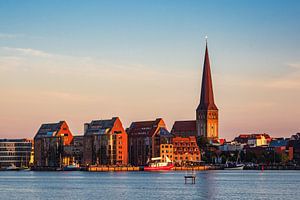 Blick über die Warnow auf die Hansestadt Rostock