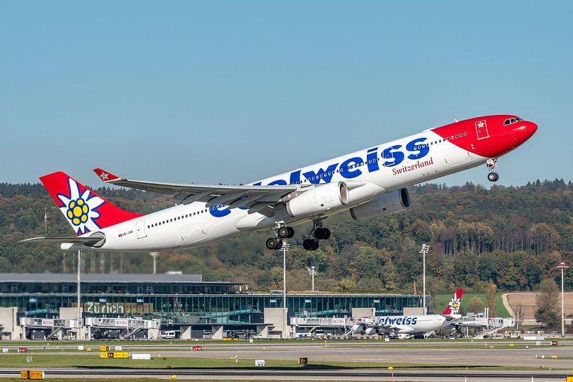 Airbus A330-300 der Edelweiss Air. von Jaap van den Berg