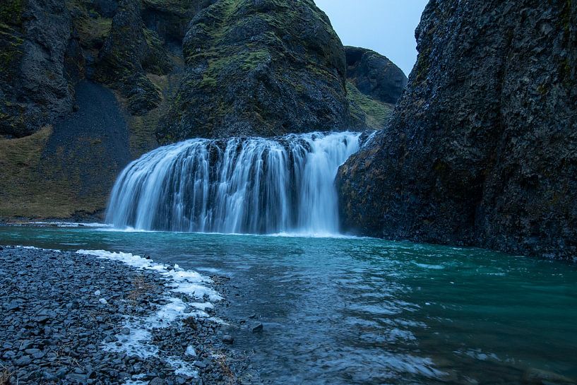 Waterfall in Iceland by PeetMagneet