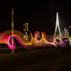 Lightpainting under the Erasmus Bridge in Rotterdam by Licht! Fotografie