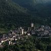 Magnifique village de montagne français à l'heure dorée sur Guido Boogert