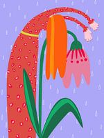 Vrouw en bloem hangen in de regen