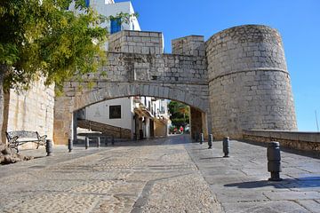 Poort in oude stadsmuur Peñiscola Spanje van My Footprints