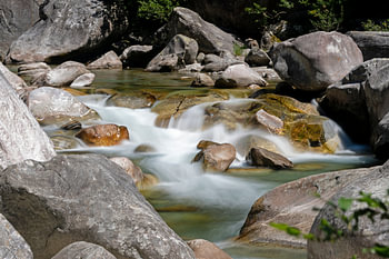Flusslauf im wildromantischen Verzascatal - Langzeitbelichtung