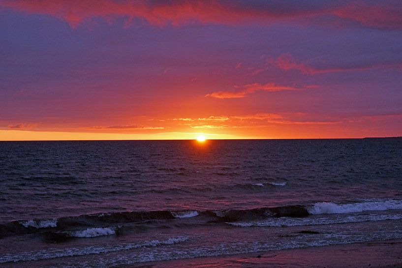 schöner Sonnenaufgang am Strand von Nairn. von Babetts Bildergalerie
