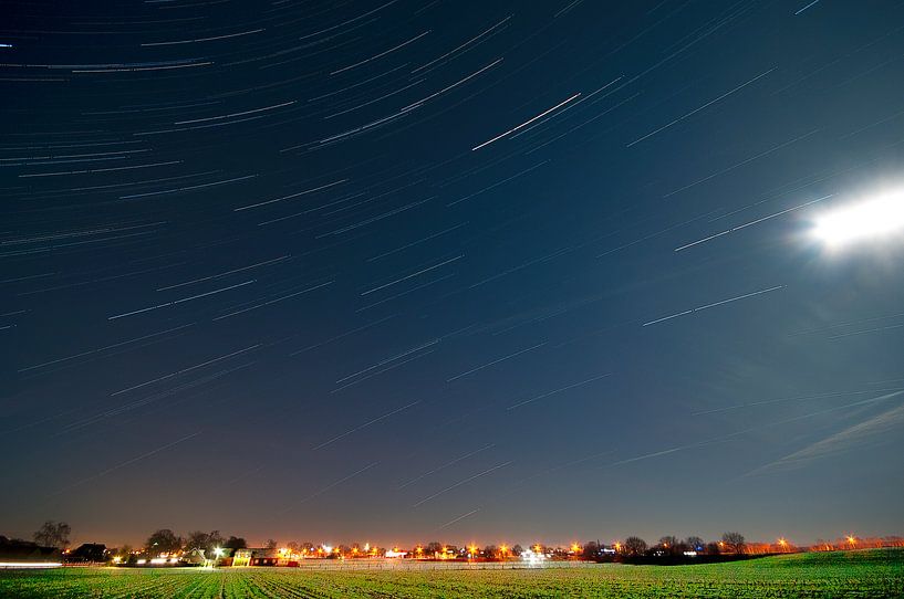 Nederlands landschap van sterrenspoor tussen Veenendaal en Renswoude, Nederland van Jeroen Bos