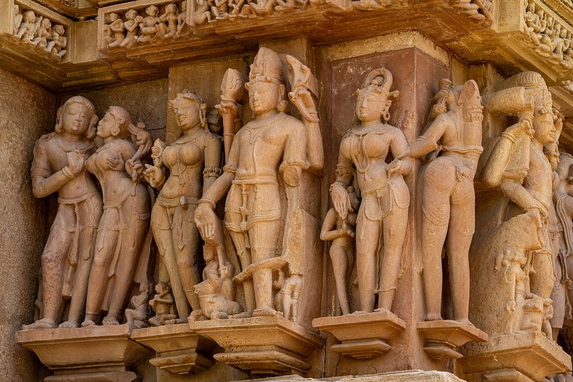 Die Tempel Reliefs von Khajuraho in Madhya Pradesh Indien von Roland Brack