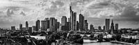 Panorama von Frankfurt am Main in schwarz-weiß