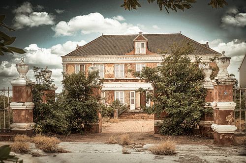 Urbex - Curacao Landhouse Pietermaai by Marly De Kok