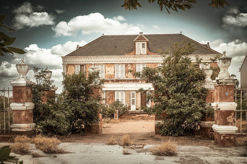 Urbex - Curaçao Landhouse Pietermaai par Marly De Kok