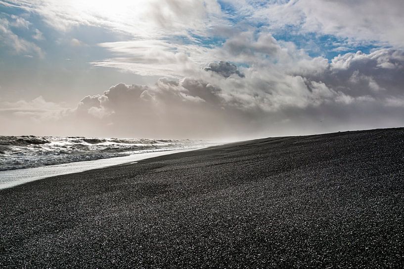 schwarzer Strand auf Island von Thomas Heitz