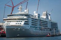 Cruiseschip Silver Nova in de Eemshaven