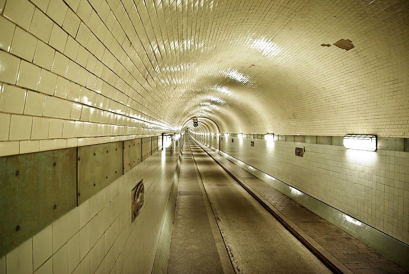 Slanted view in the tunnel by Norbert Sülzner