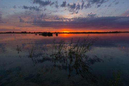 Ohne Sonnenuntergang am Wasser