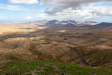 Panoramic view from the viewpoint Mirador Morro Velosa on Fuerteventura by Reiner Conrad
