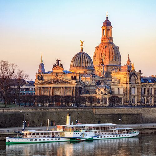 Frauenkirche and steamboat