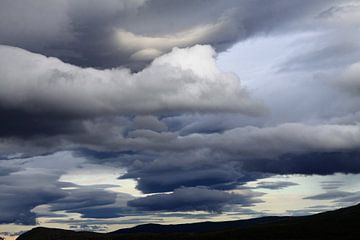 Stormwolken van Karina Baumgart