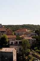 Vue du haut de Ruoms situé sur la rivière Ardèche en France.  Art mural. Tirage photo.