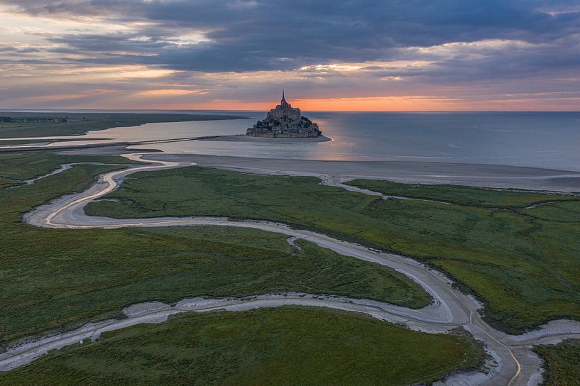 Mont Saint-Michel bij zonsondergang van Easycopters