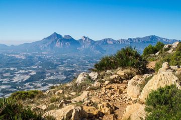Paysage de montagne bleu avec Puig Campana
