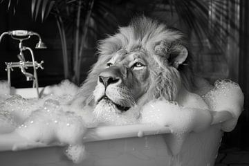 Un lion majestueux dans la baignoire - une œuvre d'art imposante pour vos toilettes sur Felix Brönnimann