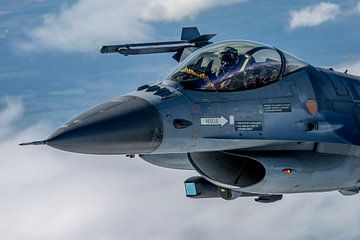 Luchtopname F16 close-up beeld op de piloot van ross_impress