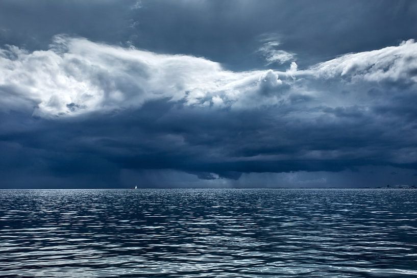 Zware stormlucht boven de Waddenzee van Hans Kwaspen