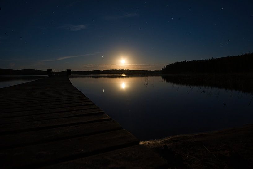 Zonsondergang bij het meer in Zweden van Martin Köbsch