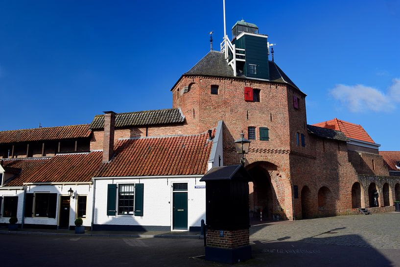 Ein sonniger Vischpoort von Harderwijk von Gerard de Zwaan