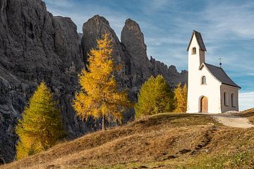 Kapelle in den Dolomiten von John Faber