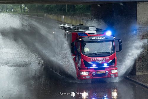 Hengelo fire brigade through flooded tunnel