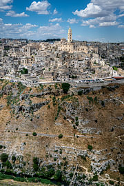 Zicht op de stad Matera in Zuid-Italie van Joes van Asten