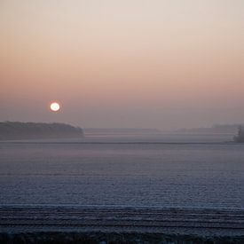 Zonsondergang in de winter in Callantsoog sur Rana Dams