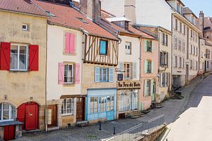 Rue française colorée