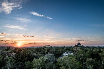 Tikal zonsondergang van Kim van Dijk