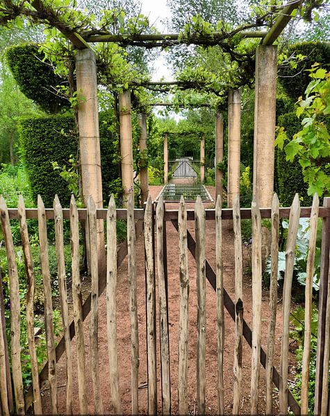 Au jardin by Mireille Geerts